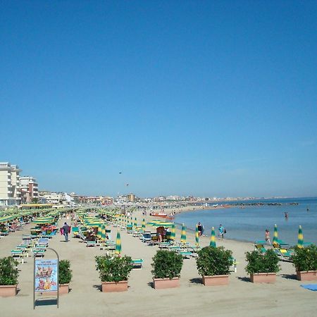 Hotel Villa Ersilia Rimini B&B Eksteriør billede